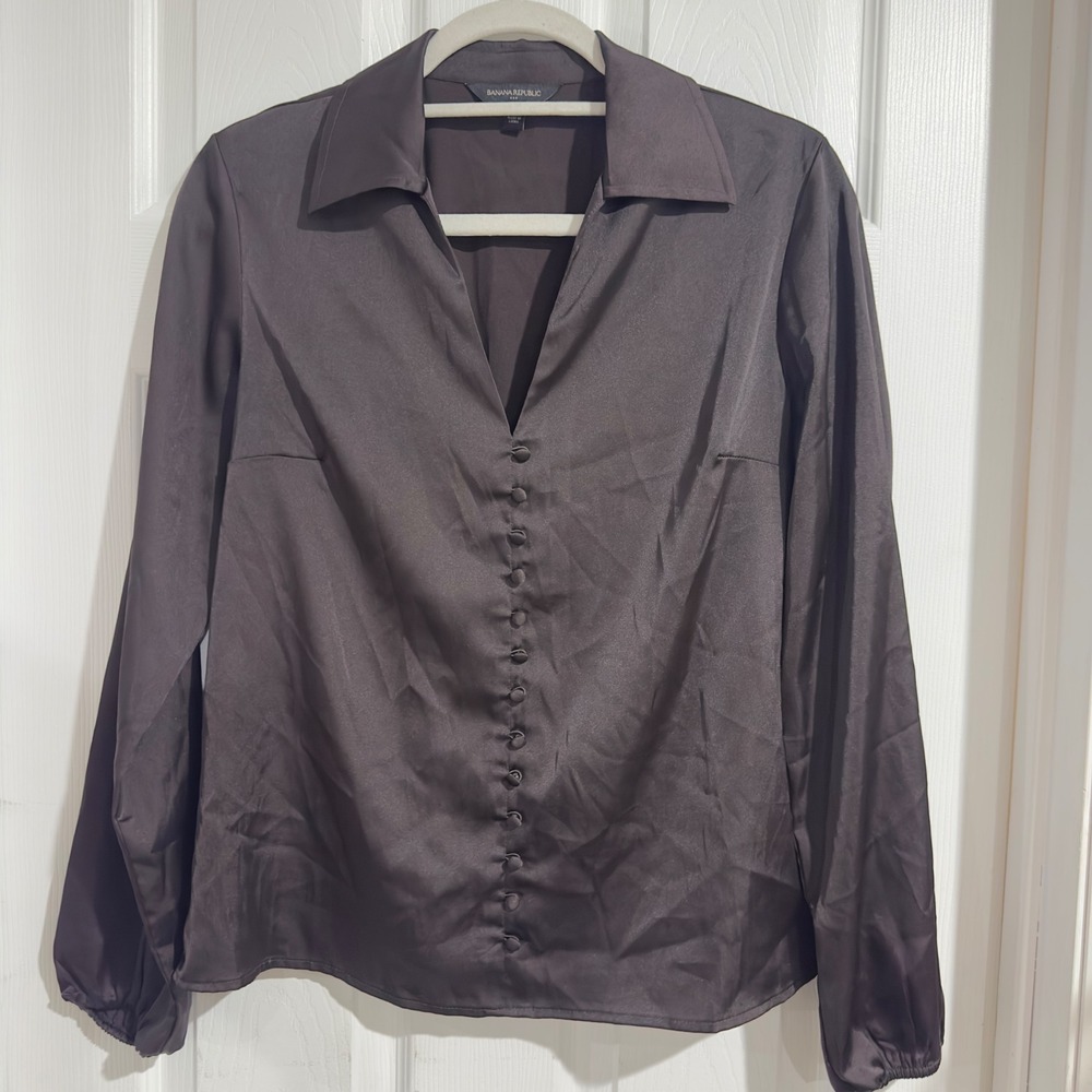 Banana Republic Womens Small Brown Satin Button Front V-Neck Blouse Long Sleeve
